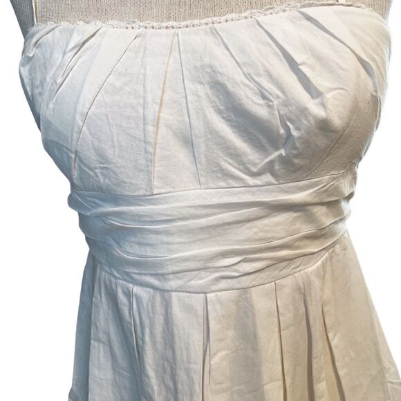 City triangles  |||  white sundress. - Picture 1 of 9